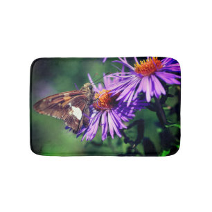 Gemalte Lady Butterfly auf Wild Aster Blume Badematte