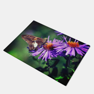 Gemalte Lady Butterfly auf Wild Aster Blume Fußmatte