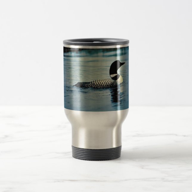 Gemeiner Loon auf Wasser Reisebecher (Mittel)