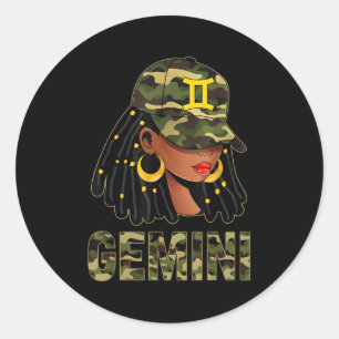 Gemini-Königin gelocktes Haar schwarze Frau Camo-M Runder Aufkleber