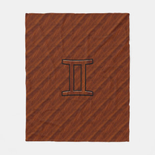Gemini-Symbol auf braunem Mahagoni wie Druck Fleecedecke