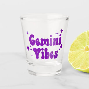 Gemini Vibes Zodiac Astrologie Lila Stars Schnapsglas