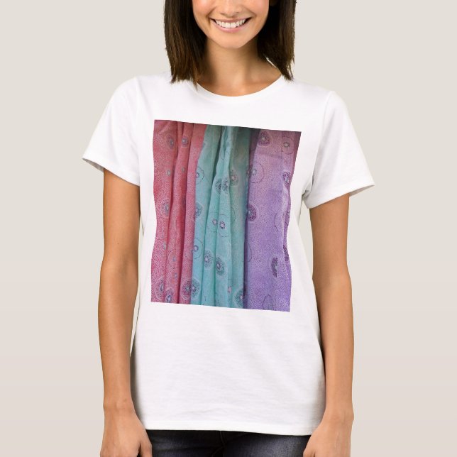 Gemustertes farbiges Tuch T-Shirt (Vorderseite)
