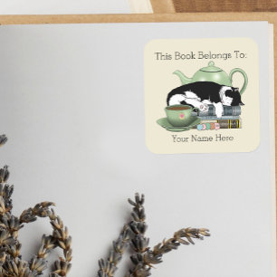 Gemütliche Bücher Katze Smoking Teetasse Süße Grün Quadratischer Aufkleber
