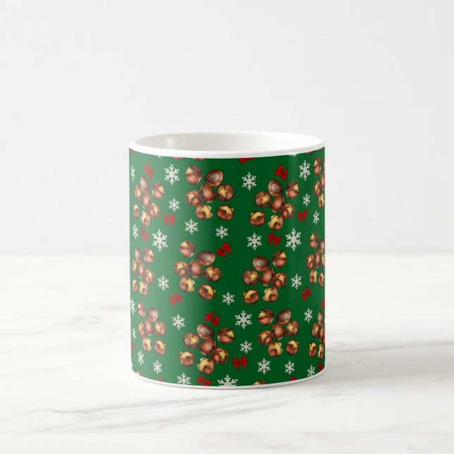 Gemütliche geröstete Kastanien und Schneeflocken W Kaffeetasse (Mittel)