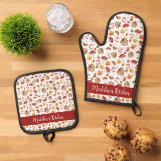 Gemütliche Herbstlaube und Pilze Personalisiert Ofenhandschuh & Topflappen-Set