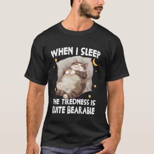 Gemütliche Katzen tragen lustiges, faules Nachthem T-Shirt