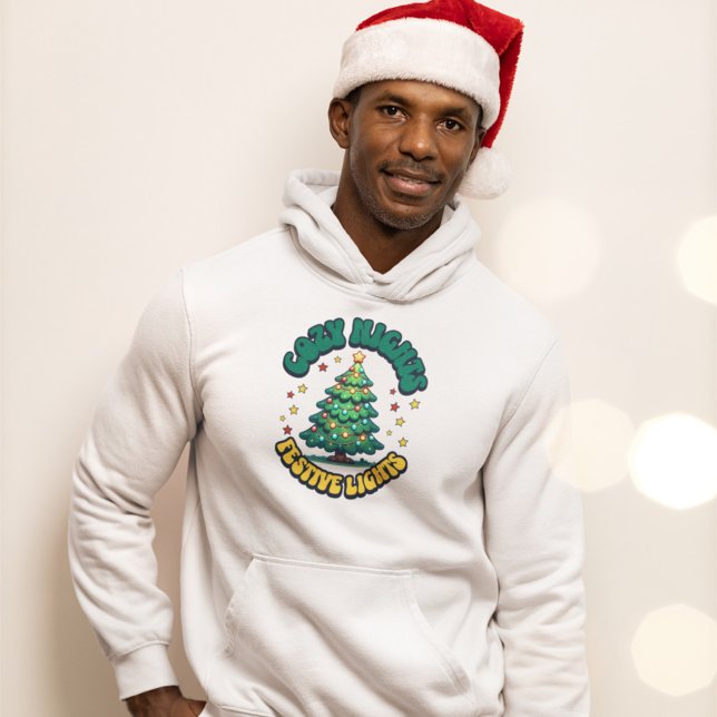 Gemütliche Nächte, festliche Lichter Weihnachtsbau Hoodie (Von Creator hochgeladen)