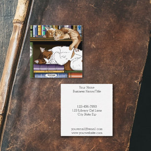 Gemütliche schlafende Katzen Bücherregal Illustrat Quadratische Visitenkarte