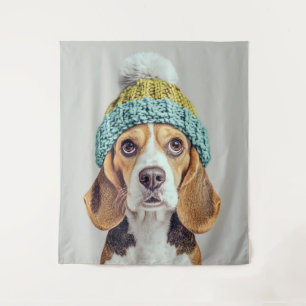 Gemütlicher Beagle in einem Winterhut aus Strick Wandteppich