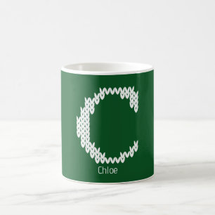 Gemütlicher gestrickter Alphabetbuchstabe C Kaffeetasse