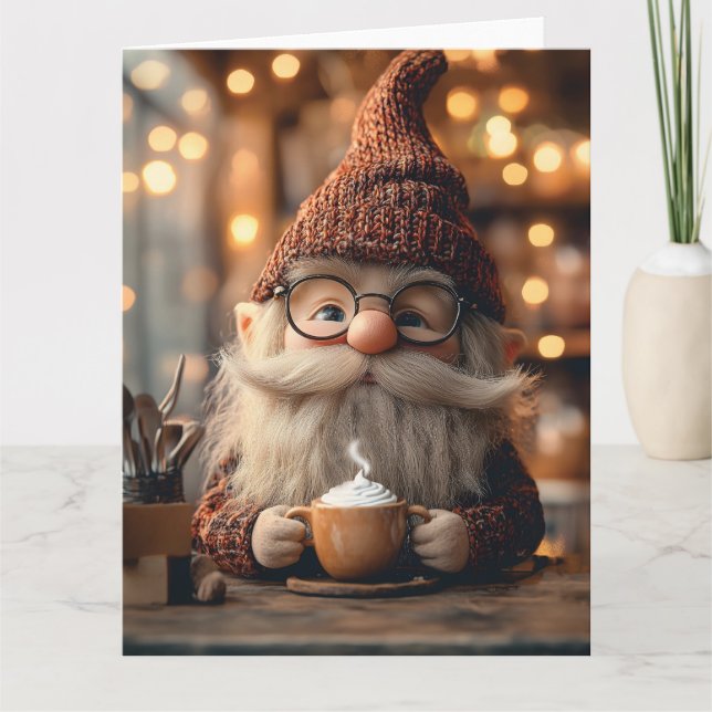Gemütlicher Gnome Genießen Sie eine Tasse heißen K Karte (Vorderseite)