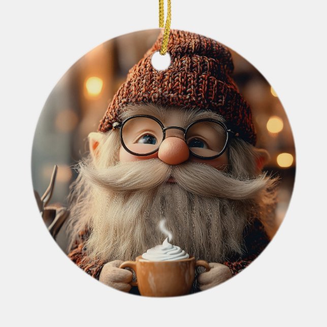 Gemütlicher Gnome Genießen Sie eine Tasse heißen K Keramik Ornament (Vorne)