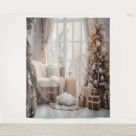 Gemütlicher Sessel, schneeweites Fenster und elega Wandteppich