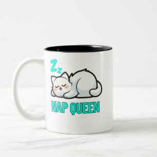 Gemütliches Ambiente, das die Tasse der Katze schl