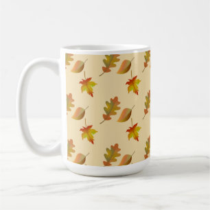 Gemütliches Blätter aus Herbstapel Blätter aus Eic Kaffeetasse