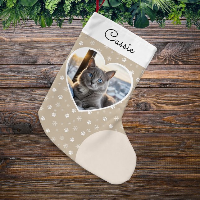 Gemütliches Foto Weihnachten Kleiner Weihnachtsstrumpf (A Christmas stocking with snowflakes and pawprints, personalized with your cat's photo and name)