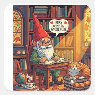 Gemütliches Gnome mit seinem Gnomework Quadratischer Aufkleber