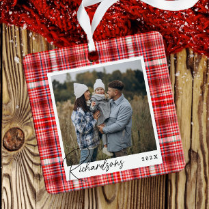 Gemütliches Kariertes, rotes und weißes Stoff Foto Ornament Aus Metall
