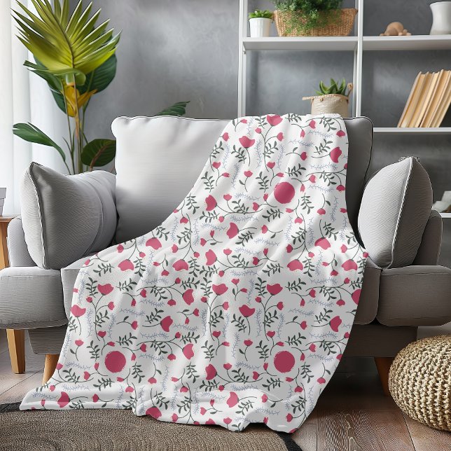 Gemütliches, naturbelassenes, weißes Pink, floral Fleecedecke (Von Creator hochgeladen)