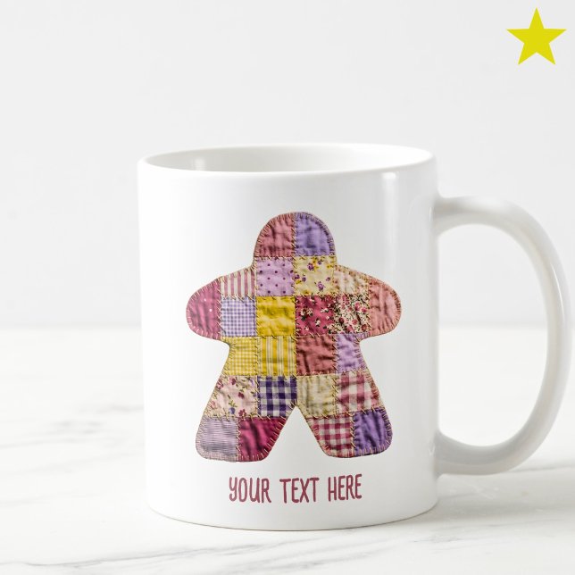 Gemütliches Rosa Lila Patchwork-Quilt-Meeple-Brett Kaffeetasse (Von Creator hochgeladen)