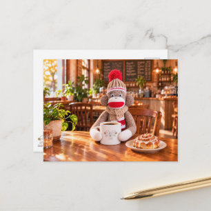 Gemütliches Sock Monkey Cafe Kaffee und Zimtschnec Postkarte
