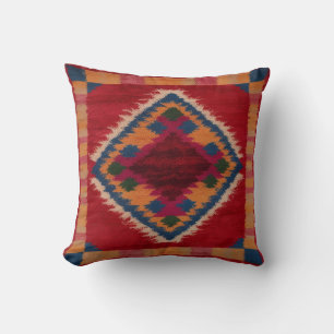 Gemütliches Up mit roten Kilim-dekorativen Kissen