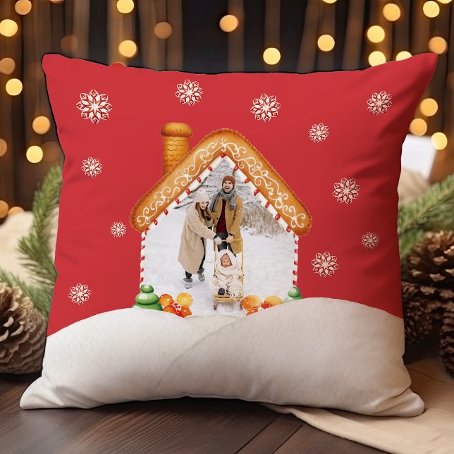 Gemütliches Weihnachtsgebäck Foto Holiday Kissen (Cozy Christmas Gingerbread House Photo Holiday Throw Pillow)