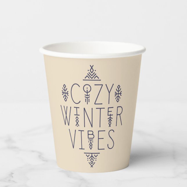 Gemütliches Wintervibes Design Pappbecher (Vorderseite)