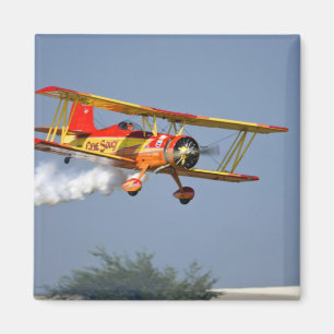Gen Soucy darstellende Kunstfliegen in Grumman Magnet