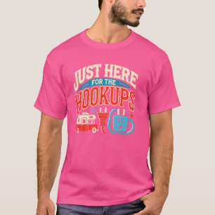Genau hier für Hookups Funny Camp RV Motorhome Cam T-Shirt