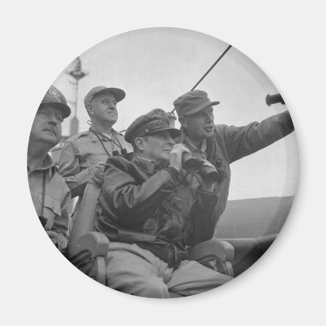 General Douglas MacArthur Shelling of Inchon Magnet (Vorne)