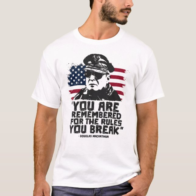 General Douglas MacArthur | WW2 Quote  T-Shirt (Vorderseite)