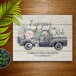 Genießen Sie die Personalisierte Ride Pink Floral<br><div class="desc">Ein schönes Imitat sonnengeblasen Holzboden,  ein klassischer,  rustikaler,  Vintager LKW mit herrlichen Aquarellfarben-Blume und Sprays von Eukalyptus-Blätter,  und das Gefühl "Die Fahrt gemeinsam genießen" mit den Namen der Braut und des Bräutigams und dem "etablierten" Datum. Dieses lustige Puzzle macht das perfekte Geschenk für Neuvermählte,  Hauswärmer oder Jubiläumsgeschenke.</div>