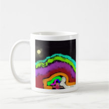 Genießen Sie Ihre Tasse, während Sie Ihren Kaffee