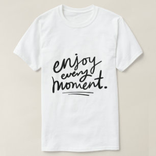 Genießen Sie jeden Moment – Inspirierende Typograf T-Shirt