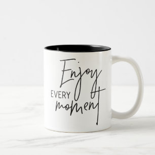 GENIESSEN SIE JEDEN MOMENT moderne schicke Hand in Zweifarbige Tasse