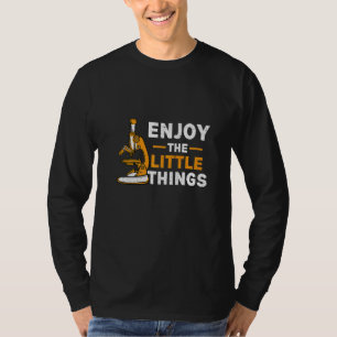 Genießen Sie kleine Dinge Mikrobiologie Mikrobiolo T-Shirt