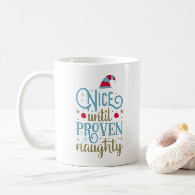 Gentil jusqu'à la tasse classique vilaine prouvée (Avec donut)