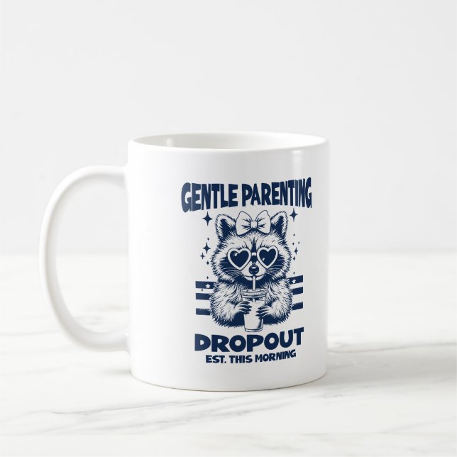 Gentle Parenting Dropout Sarcastic Mom Raccoon Kaffeetasse (Links)
