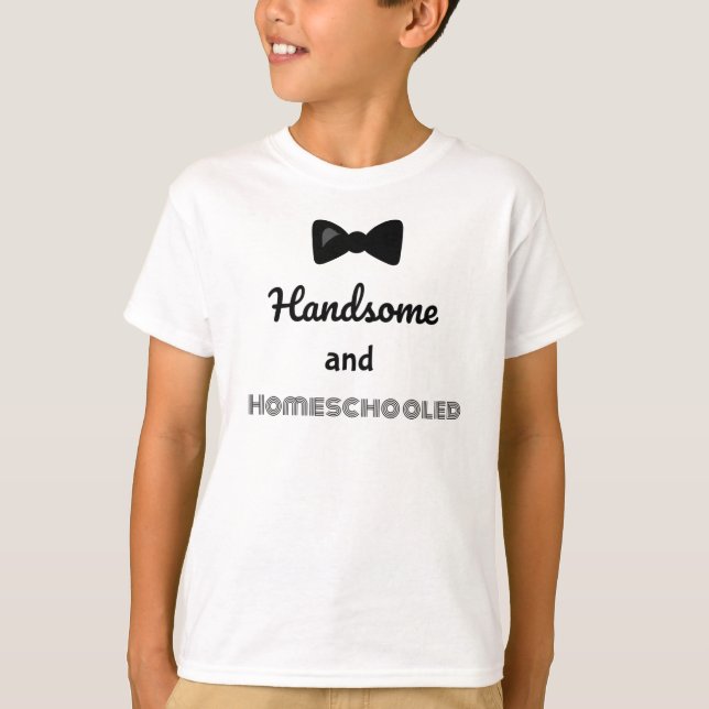 Gentleman Bow Krawatte Handsome und Homeschooled T-Shirt (Vorderseite)