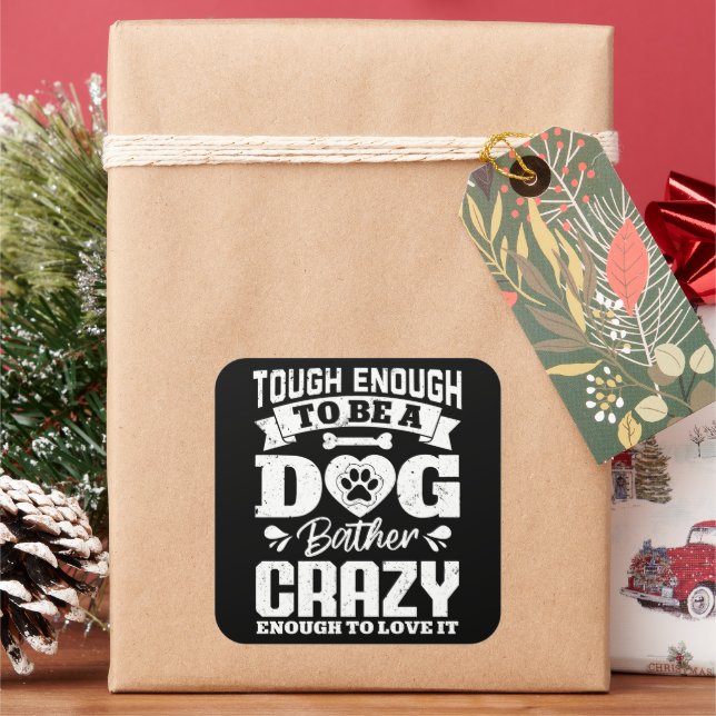 genug, um ein Hundebär zu sein Crazy Dog Groomer Quadratischer Aufkleber (Feiertag)