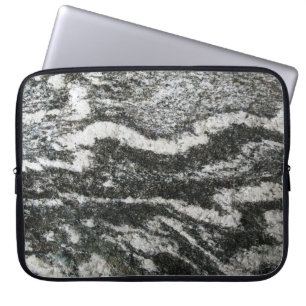 Geologie-grauer Felsen mit horizontalem Laptopschutzhülle