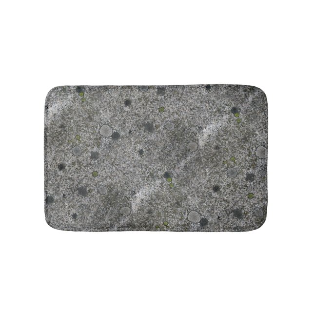Geologie-grauer Granit-Felsen mit Moos Badematte (Vorderseite)