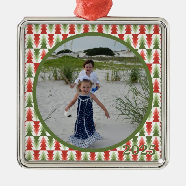 Geometric Christmas Tree Grove Ornament Aus Metall (Vorne)