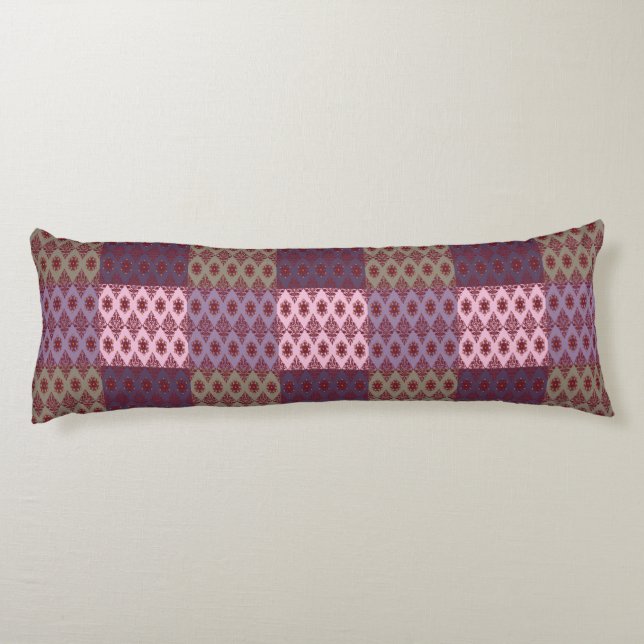 Geometric Ethnic Pattern Body Pillow – Burgundy Re Seitenschläferkissen (Rückseite)