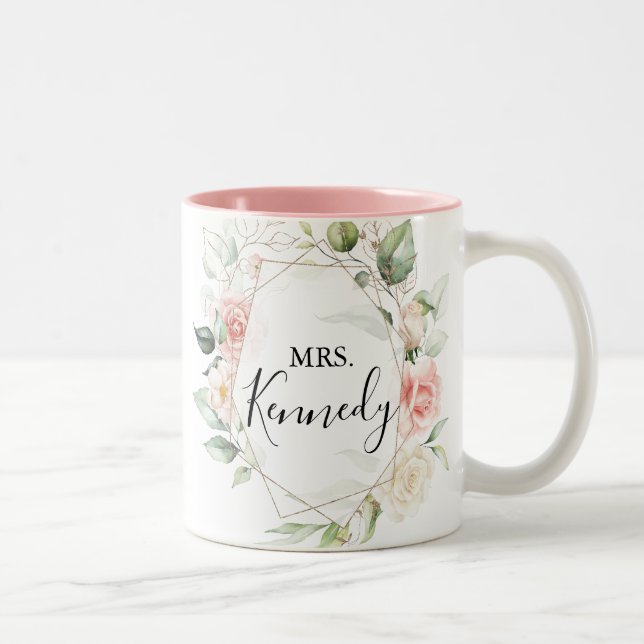 Geometric Gold Green Foliage Mrs. Newlywed Bride Zweifarbige Tasse (Rechts)