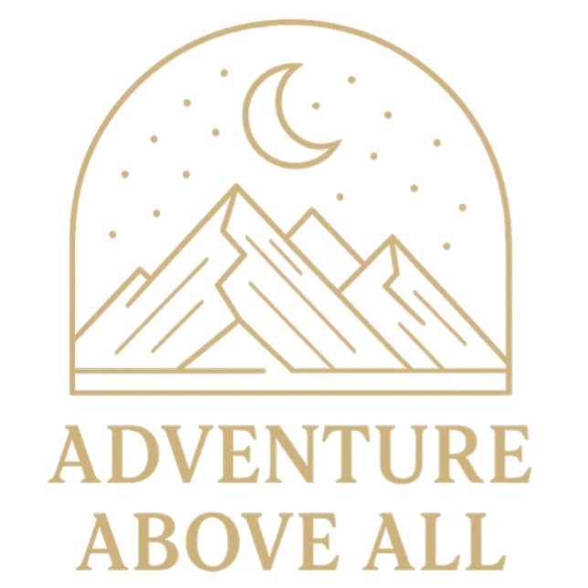 Geometric Mountain & Moon Adventure T-Shirt – Deep Hoodie (Von Creator hochgeladen)