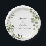 Geometric Tropical Green Wedding Cake Pappteller<br><div class="desc">Diese geometrisch grüne spanische Hochzeitskuchenplatte eignet sich perfekt für einen modernen Hochzeitsempfang. Das Design besticht durch handbemalte grüne Blätter,  die einen goldenen geometrischen Rahmen schmücken. Machen Sie es sich selbst,  indem Sie die Namen der Braut und Bräutigam und Hochzeitstag.</div>