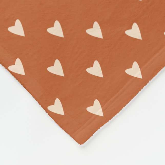 Geometrie in Liebe - Creme auf rotem Ocker - Muste Fleecedecke (Ecke)
